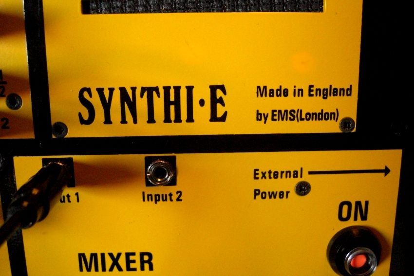 synthie-02